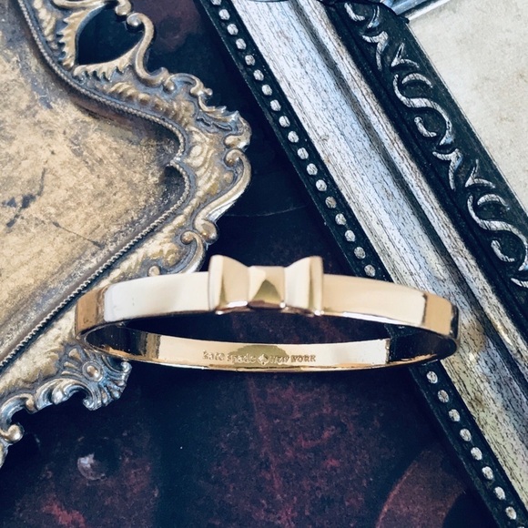 KATE SPADE • Gold Take A Bow Bangle Bracelet - Picture 3 of 3